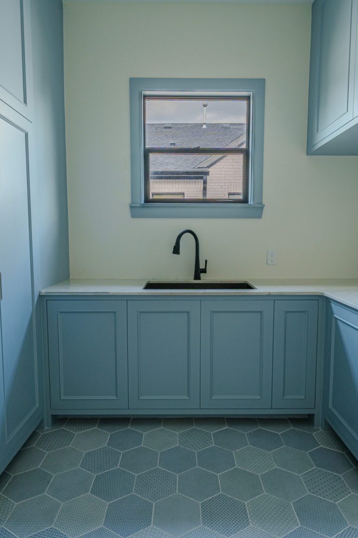 1032 W 41st-37